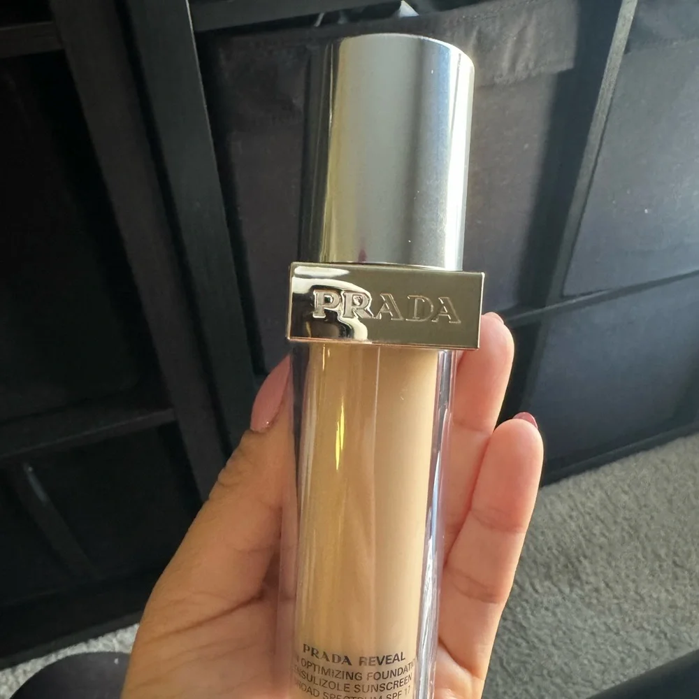 Prada Beauty Reveal Skin-Optimizing Refillable Soft Matte Foundation
